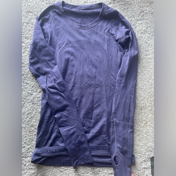 EUC SIZE 6 LULULEMON SWIFTLY TECH LONGSLEEVE - Picture 1 of 4